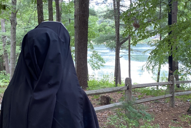 Silent meditation at His Land